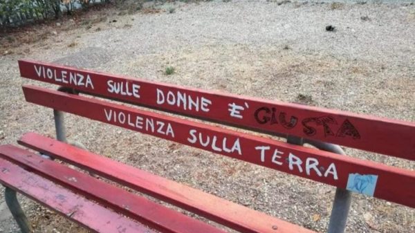 Certaldo Un Atto Di Vandalismo Sulla Panchina Rossa A Favore Della