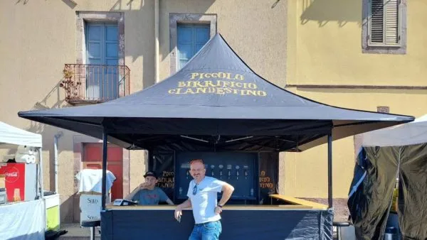 Programma per il 13esimo anniversario del Piccolo Birrificio Clandestino: Birre artigianali italiane, marchi locali e performance musicali dal vivo