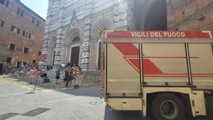 riscrivi titolo Terremoto a Siena, caduti intonaci del battistero del Duomo