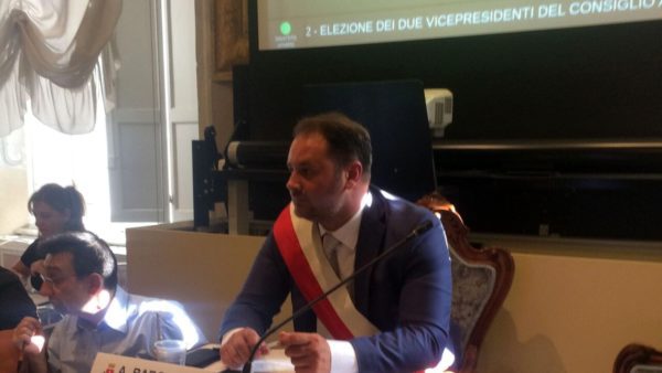 Alessandro Bargagna si insedia come presidente del Consiglio comunale con l'impegno a promuovere equilibrio, rispetto e collaborazione