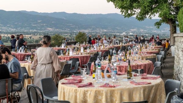 Anghiari si prepara per il Palio: cresce l'attesa nella città. E dopo la sfida, tutti pronti per la "Cena della Vittoria"