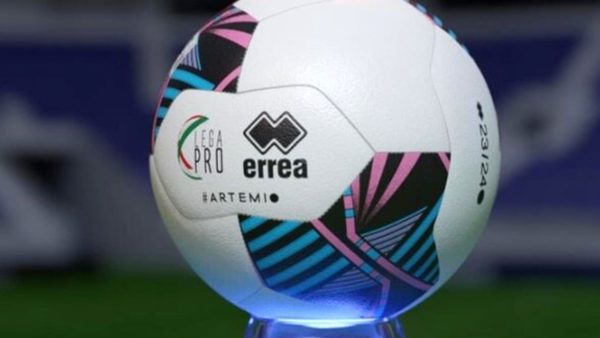 Presentando il pallone della Lega Pro 2023/24: il tributo di Erreà Sport ad Artemio Franchi.