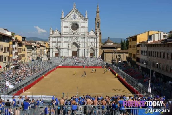 Calcio storico: biglietti per la finale subito esauriti, polemiche