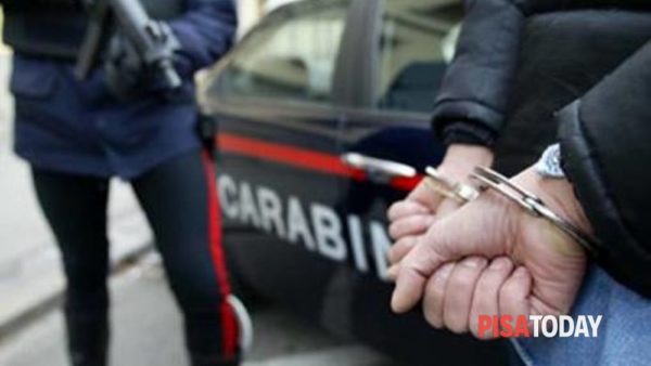 Arrestato a Pontedera un individuo che cercava di rubare 9 bottiglie di champagne dal supermercato