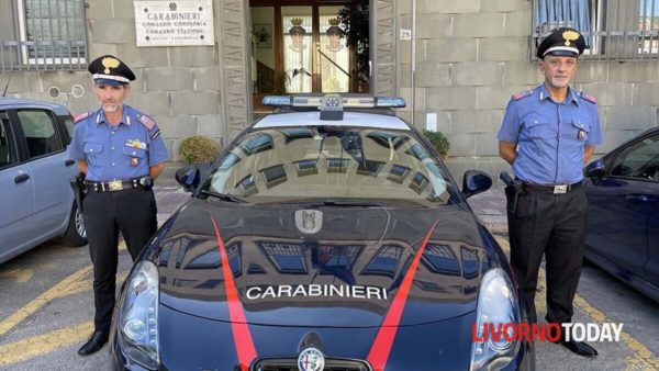 Cecina, tentano di rubare due biciclette ma vengono scoperti dalla proprietaria: ladri in fuga