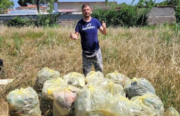 Porta a Terra | Mr Green in azione, scoperta discarica tra il verde: rimossi 100 kg di rifiuti. Foto