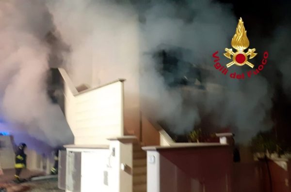 Due famiglie evacuate nel Fiorentino a causa di un incendio nel loro garage