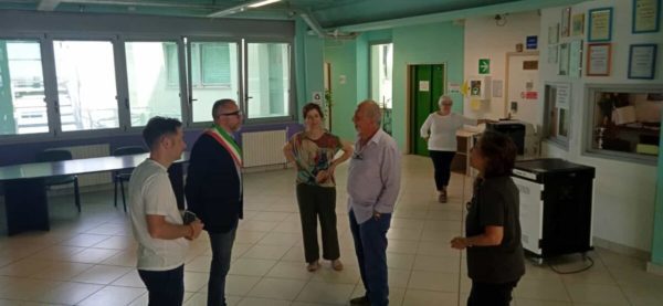 Pontedera: sindaco e assessore in visita alle scuole per il primo giorno degli esami di maturità