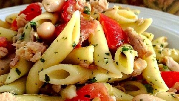 Ricette estive, la pasta fredda con zucchine e tonno