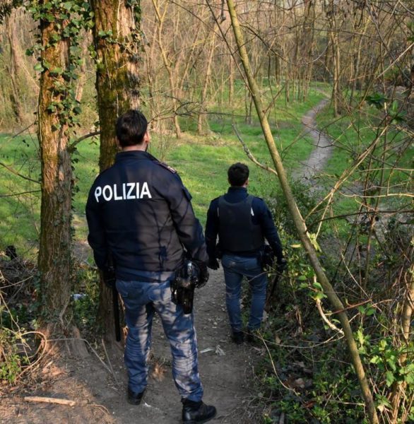 Narco-transporter svelato: Oltre trecento dosi di cocaina sotterrate nel bosco vicino casa, spacciava noleggiando un'auto