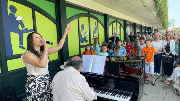 Pianoforte da solista atterra all'aeroporto 'Galilei': zona di No(te) Fly Zone