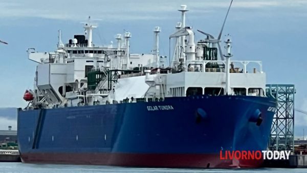 Piombino | Rigassificatore: La nave Golar Tundra sarà trasferita in Liguria entro 3 anni. Il presidente Giani afferma: "Abbiamo mantenuto il nostro impegno"