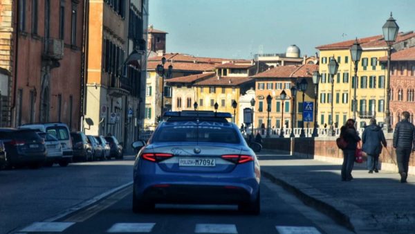 Si tenta di occupare una casa popolare al Cep: fermati grazie alla chiamata dei residenti.