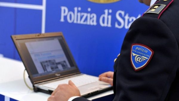 Vacanze estive: la polizia postale e Airbnb insieme per contrastare le truffe immobiliari. Consigli per evitare di essere ingannati dagli alloggi truffa.