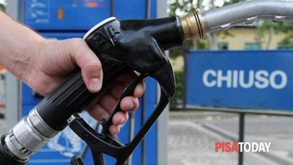 Prende benzina e scappa via senza pagare: 'furbetto del carburante' denunciato