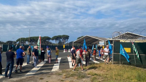 Sciopero dei lavoratori italiani alle basi Usa: L'adesione raggiunge quasi il 100%
