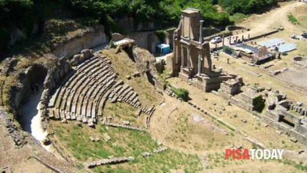Volterra si illumina con il Festival del Teatro romano