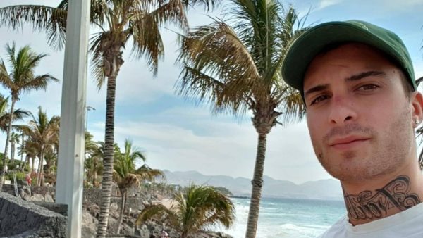 Tragedia a Tenerife: giovane livornese di 29 anni trovato morto sulla spiaggia, familiari disperati: "Non possiamo crederci, sembra un terribile incubo"