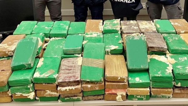 Raggiunto il Maxi sequestro di cocaina al Porto di Livorno: 59 kg scoperti in container provenienti dal Sudamerica – Foto e video