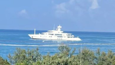 Esploriamo il magnifico mega yacht New Secret di Castiglioncello: un'oasi di lusso con elicottero, spa, piscina e cabine di straordinaria eleganza. Sfoglia le foto e i video per sbirciare nel suo splendore.