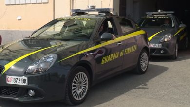 Blitz della Guardia di Finanza nella movida: sequestrati 500 grammi di droga e 1.800 euro