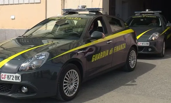 Blitz della Guardia di Finanza nella movida: sequestrati 500 grammi di droga e 1.800 euro