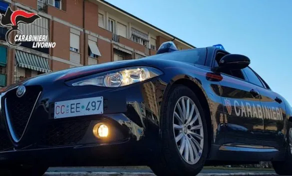 20enne denunciato per tentata truffa allo specchietto a un 63enne nel parcheggio di uno stagno.