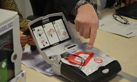 Ragazzini eroi: salvano un 50enne dall'infarto utilizzando con successo il defibrillatore