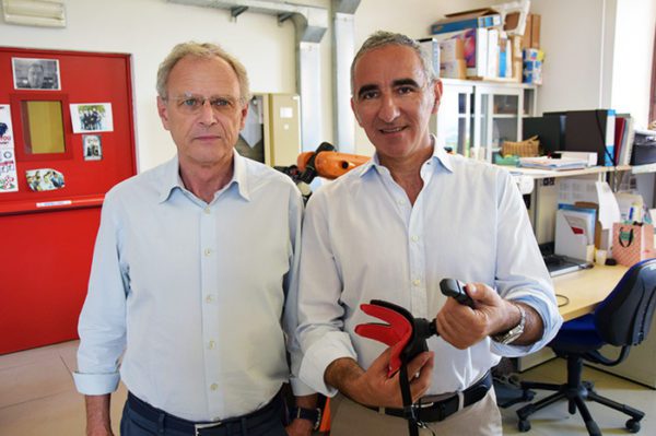Un nuovo traguardo per il sesto dito robotico: vince il prestigioso premio Taoubuk Da Vinci