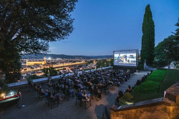 Ritorna l'evento "Cinema in villa": l'estate all'aperto con panorami mozzafiato su Firenze