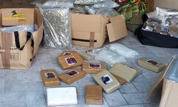 Arrestato un gruppo criminale operante nel traffico di droga all'interno di un garage a Firenze