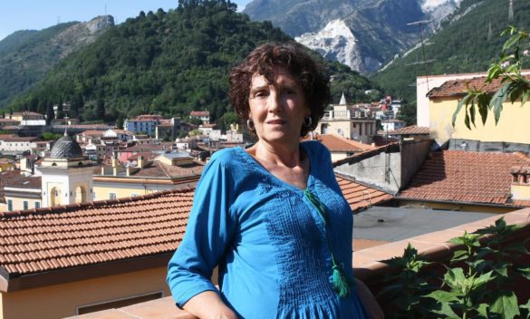 Torna il teatro sui tetti di Carrara Anna Lalli apre il terrazzo alla prosa
