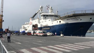 Migranti, la Geo Barents a Marina di Carrara con 346 persone.  Una parte sbarca, poi tappa a Livorno