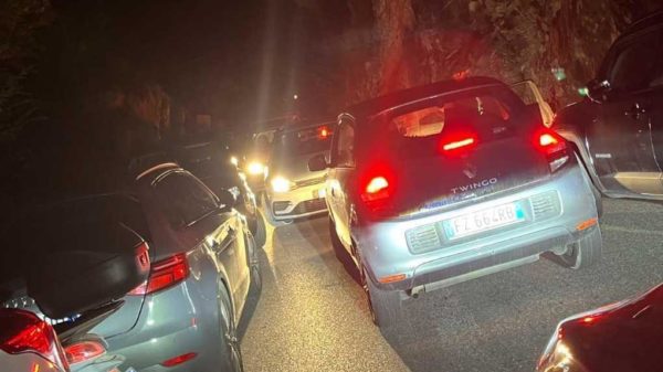 Colonnata in tilt Traffico paralizzato Sabato notte da incubo per un evento in cava