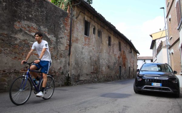 Muro pericolante in centro La paura dei residenti