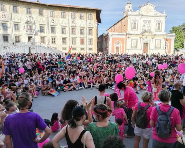 Il Pride della discordia Centrosinistra diviso sul manifesto politico Nel mirino il poliamore