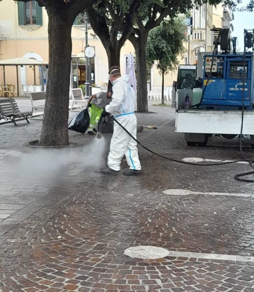 Una città più pulita Interventi straordinari a vie e piazze "Ma tutti devono collaborare"