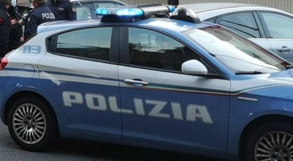 Firenze, rubano 2mila euro di spazzolini elettrici in un supermercato: due denunciati