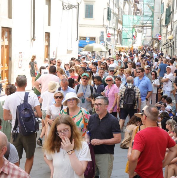 Galleria dell'Accademia Si rompe un tubo, disagi e file Allagati biglietteria e ingresso