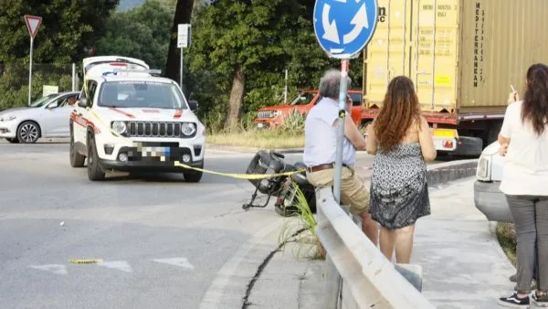 Travolto dal tir, muore ex professore universitario