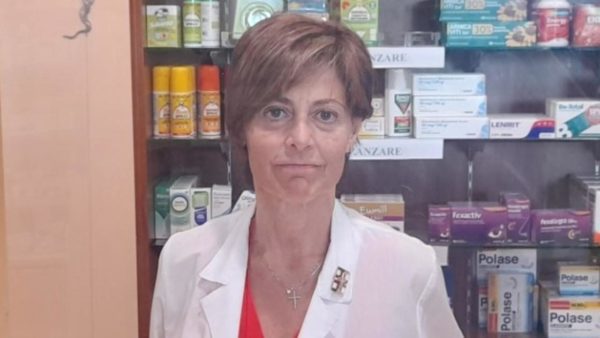 Rapinata con il coltello in farmacia "Il mio sangue freddo con il ladro" rrestano senzatetto