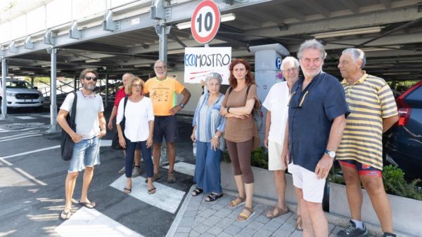 Fast park a Marina di Pisa "Una struttura inutile" Ma c’è chi paga il ticket "Servivano posti auto"