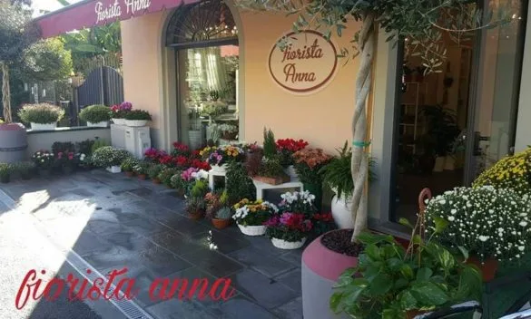 Fiorista Anna fa 60 anni Festa di colori e profumi