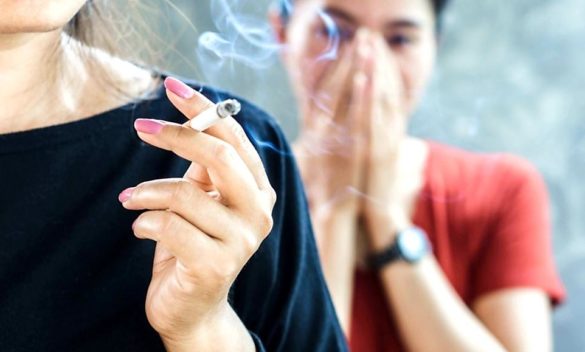 Fumo passivo, lo studio: "Aumenta del 50 per cento il rischio di tumore all'utero"