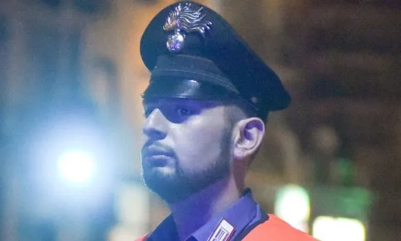 "Ha molestato una ragazzina". Parte la spedizione punitiva, botte da orbi e auto distrutta