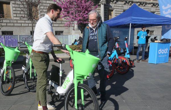 Poliziotti in bici alla movida Il Comune regala 11 mezzi