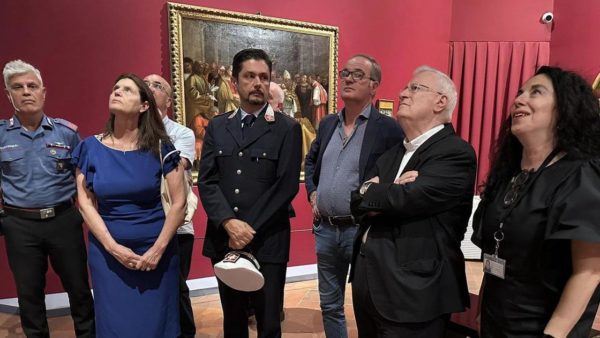 Signorelli a quota 6mila Il cardinale Bassetti stregato dalle opere "Una mostra speciale"