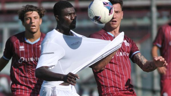 L’Arezzo fissa i tre obiettivi del mercato Vittoria nel primo test: mille allo stadio