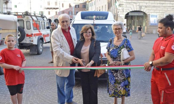 Due nuovi mezzi presentati a Grosseto in Piazza Duomo: Croce Rossa Italiana