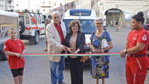 Due nuovi mezzi presentati a Grosseto in Piazza Duomo: Croce Rossa Italiana